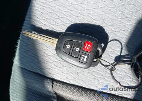 2017 Toyota Corolla Le z USA, uszkodzony, nr VIN 2T1BURHEXHC884922